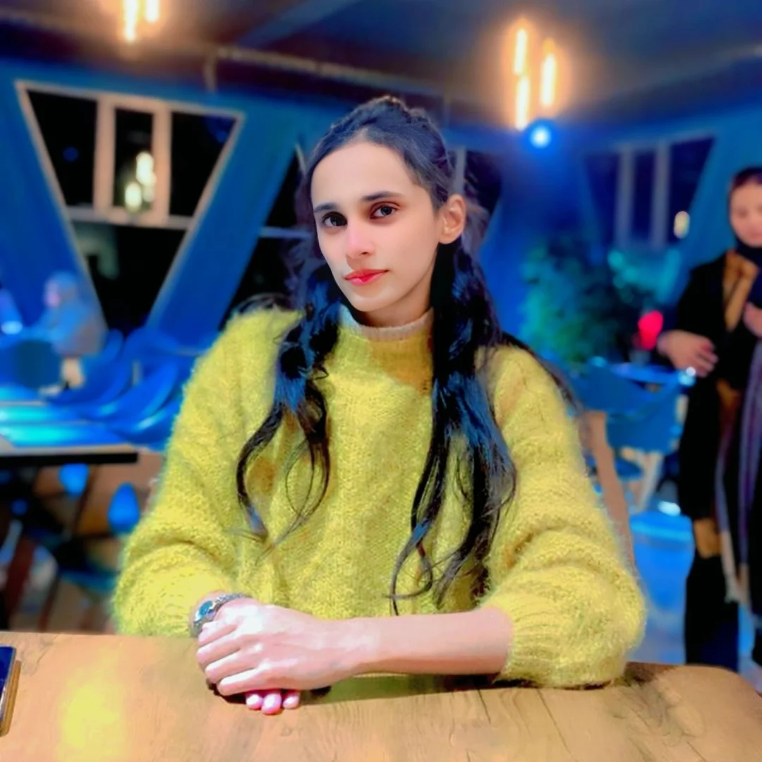 A little bit of lime and a whole lot of light 🕯️ Place @wok chef Software Company @elitedesign